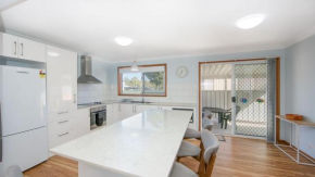 Waratah, Iluka
